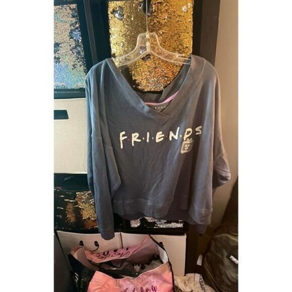 FRIENDS Plus 3x Graphic Cropped Hooded S - Picture 1 of 2